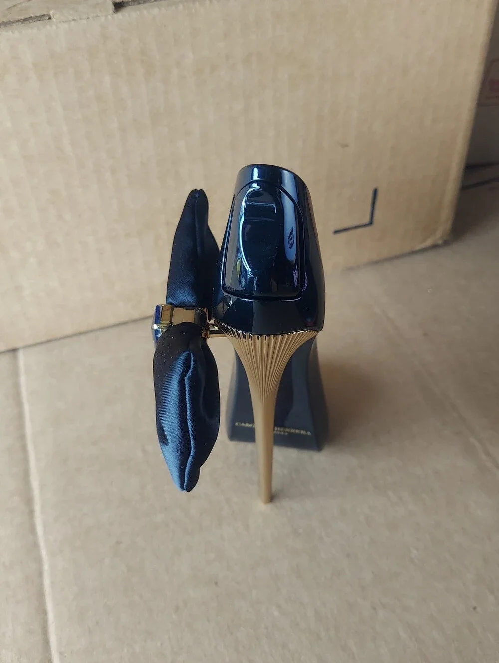 Black Satin Bow High Heel Bottle Accent